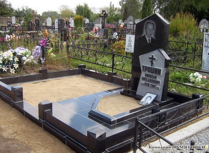гранитный памятник