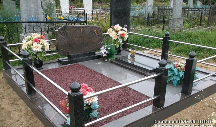 гранитный памятник